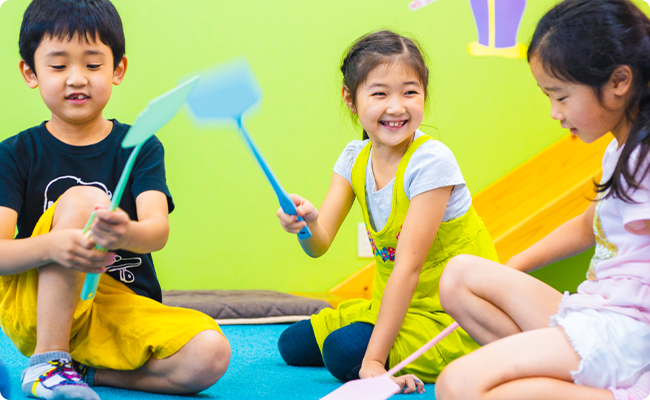 身体を使って楽しく英語を学ぶことができます